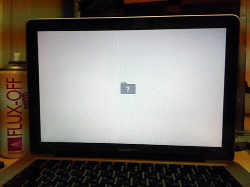 Так обычно Macbook реагирует на отсутствие OSX