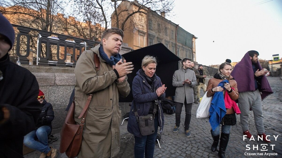 В Питере пить Ленинград. В Питере пить клип. Ленинград группа Питер. Ленинград клип съёмка.