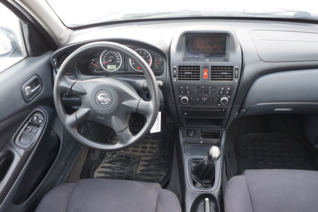 Nissan Almera n16 2006 салон