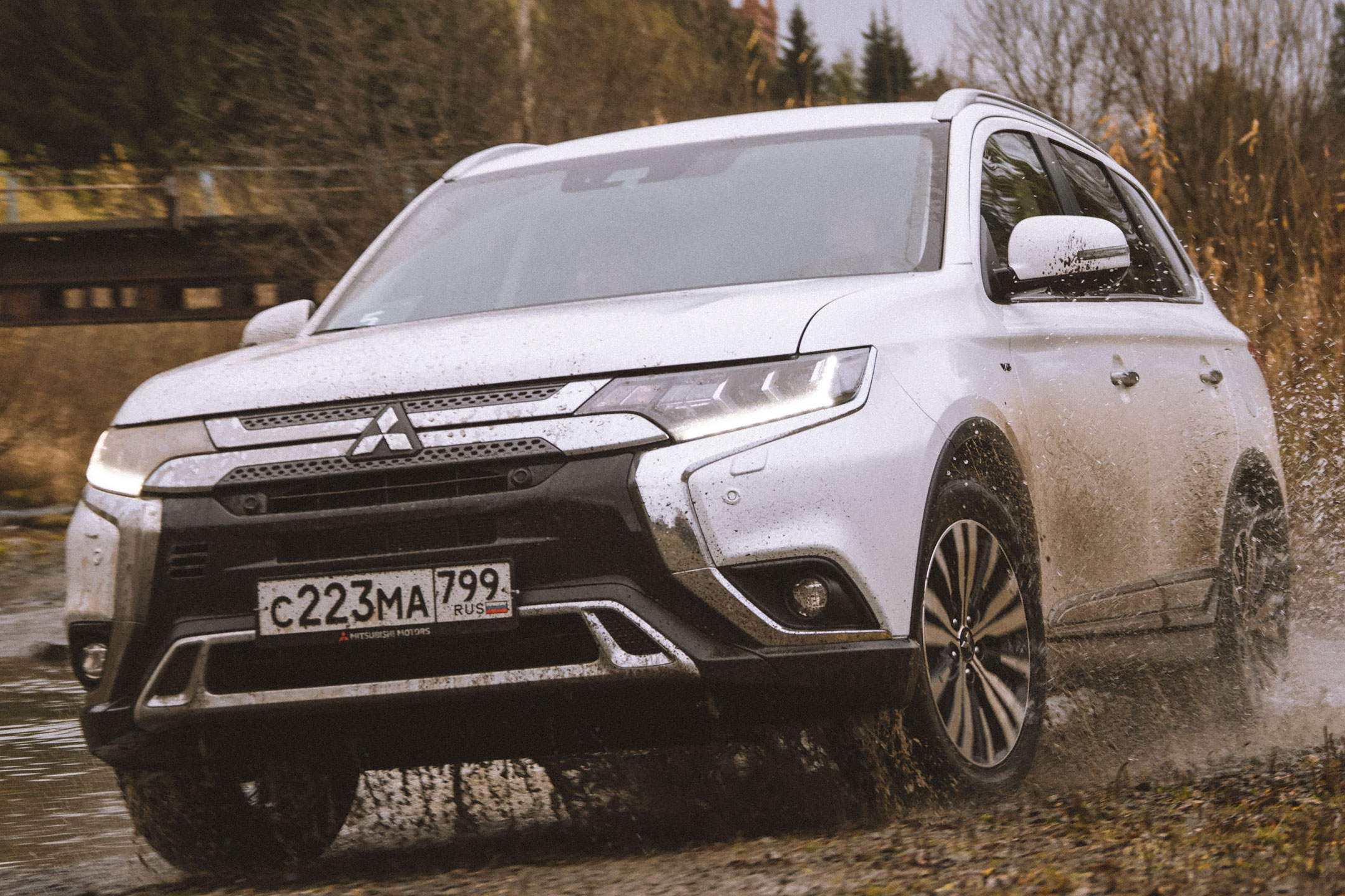 Mitsubishi outlander 2019 года фото