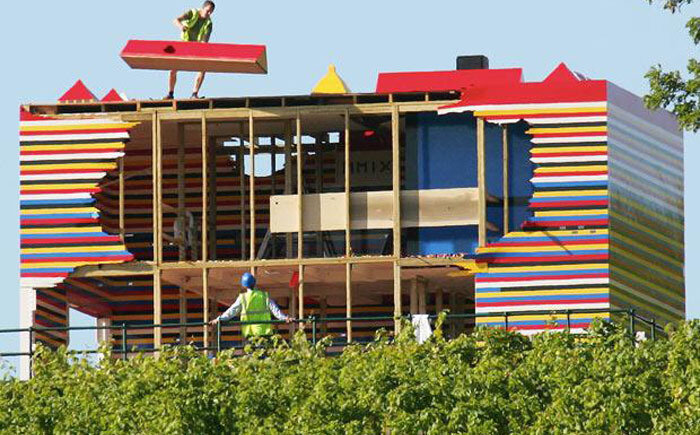 Процесс строительства лего домика.