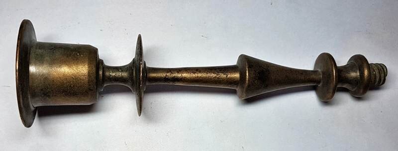 Подсвечник обыкновенный - большинство поколения Y не видели такой простейший гаджет для производства света в домашних условиях.