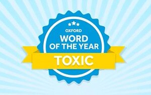 По сообщению на сайте Оксфордского словаря, в нынешнем году словом года – Word of the Year 2018 – стало прилагательное «toxic» (токсичный), синонимами его можно употребить слова «ядовитый», «отравленный».