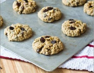 Овсяное печенье с грецкими орехами и изюмом