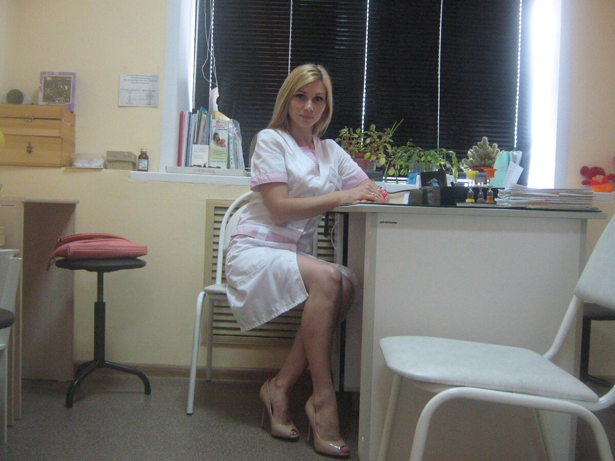 Ноги медсестры в поликлинике
