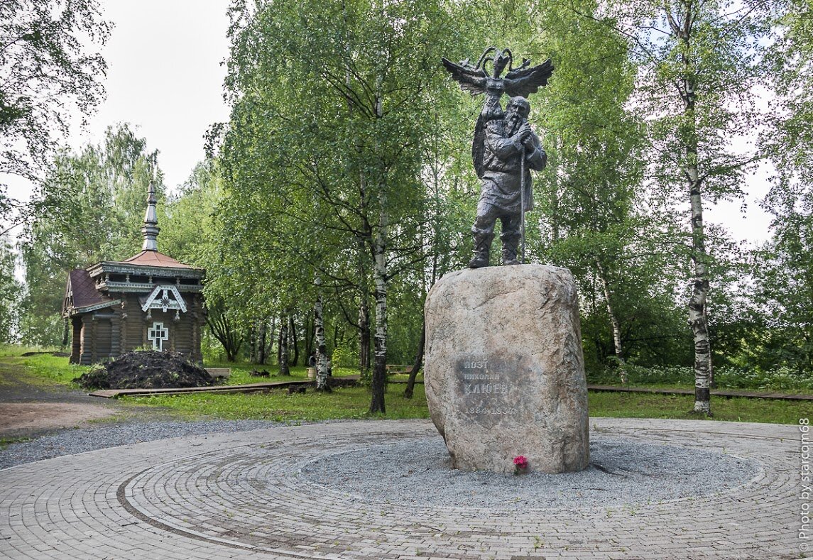 Памятники в вытегре. Памятник Клюеву в Вытегре. Памятник Николаю Клюеву в Вытегре.