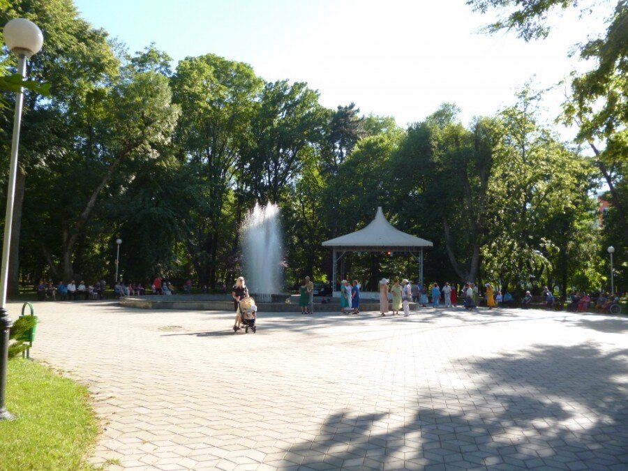 Краснодарской городской сайт. Городской сад Краснодар аттракционы. Городской парк Краснодар аттракционы. Парк городской сад Краснодар аттракционы. Городской сад Краснодар карусели.