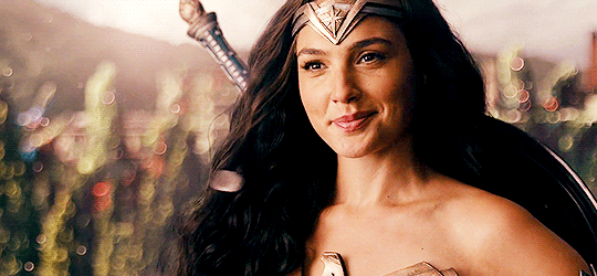 Кадры из фильма "Чудо-женщина", источник gifer.com