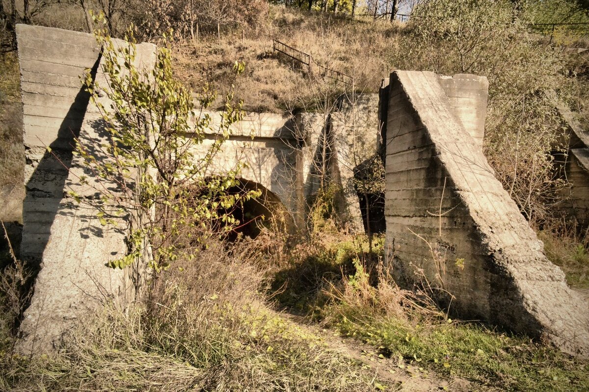 Главный вход в бункер. через него завозили тяжелую технику.