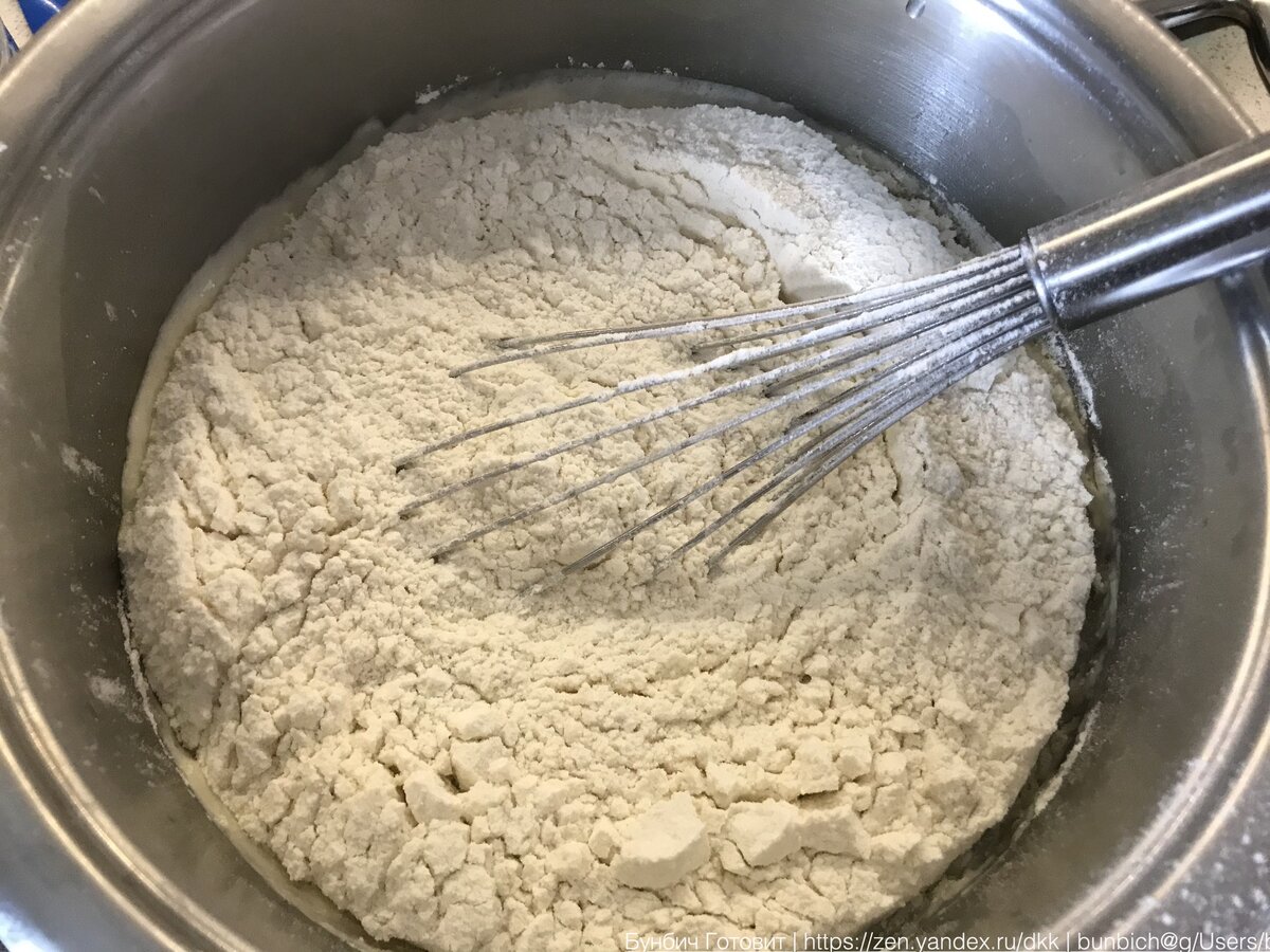 После просеивания мука насыщается кислородом