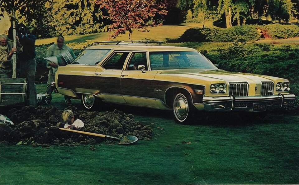 Oldsmobile Custom Cruiser (1974)