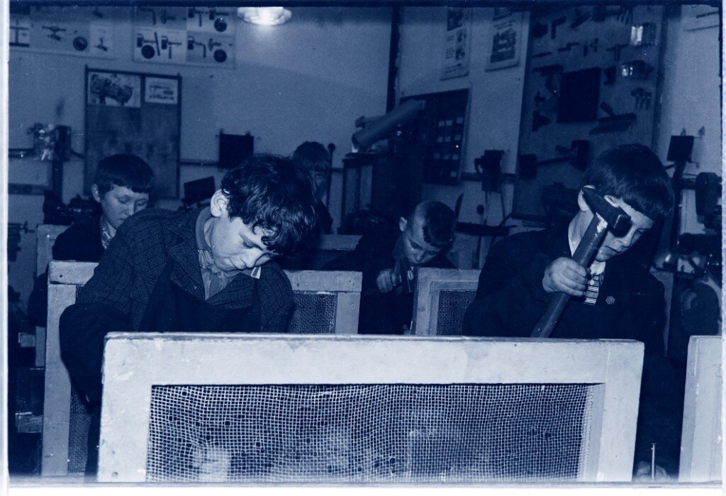 В начальной школе – первые три класса – уроки труда девочек и мальчиков были совместными. Чем мы занимались?-3