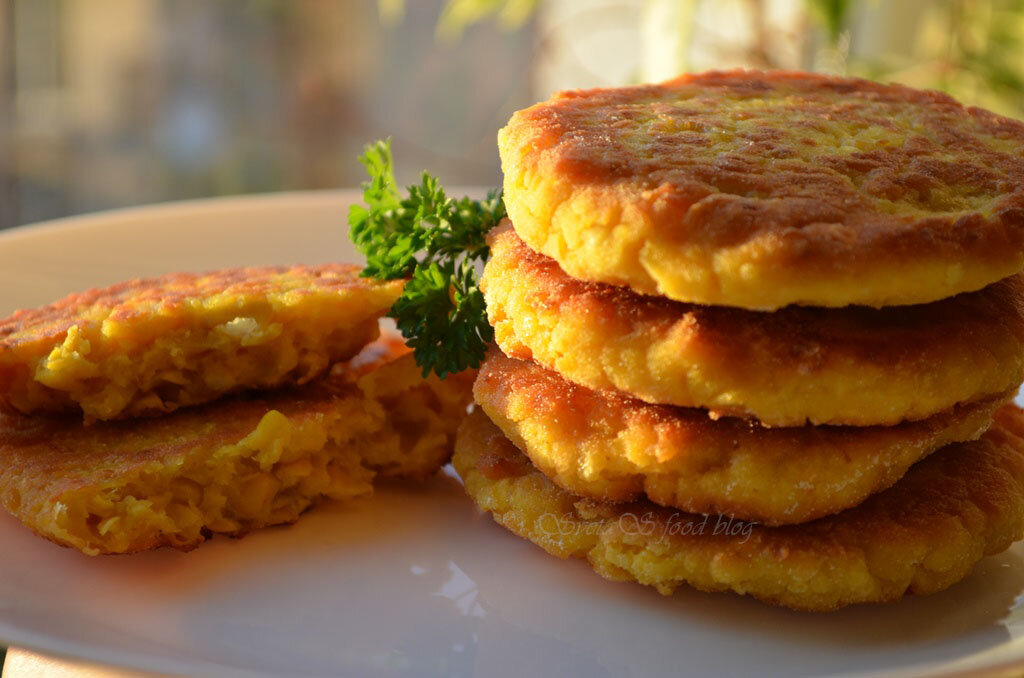 Кукурузные оладьи с чесноком рецепт