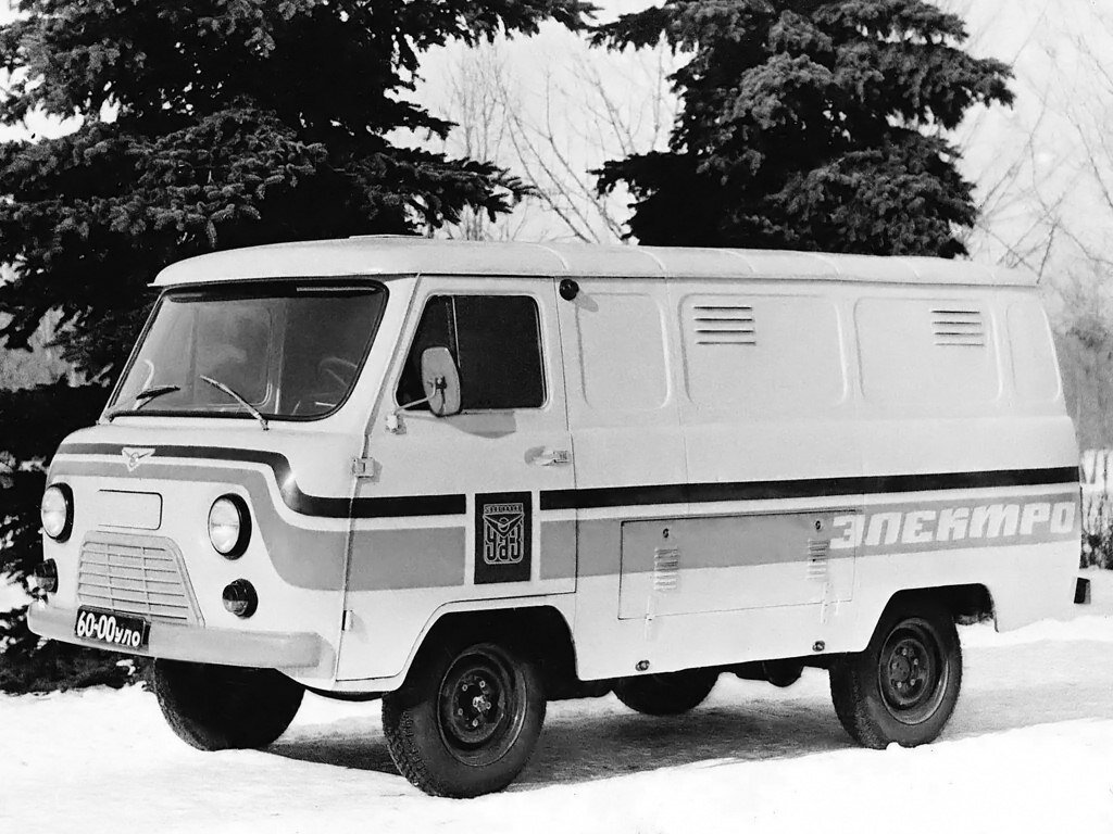 К сожалению фотографий электромобиля УАЗ-450ЭМ не сохранилось. Даже УАЗ, на своей официальной странице, ошибочно выдает более поздний УАЗ-3801 за УАЗ-450ЭМ 