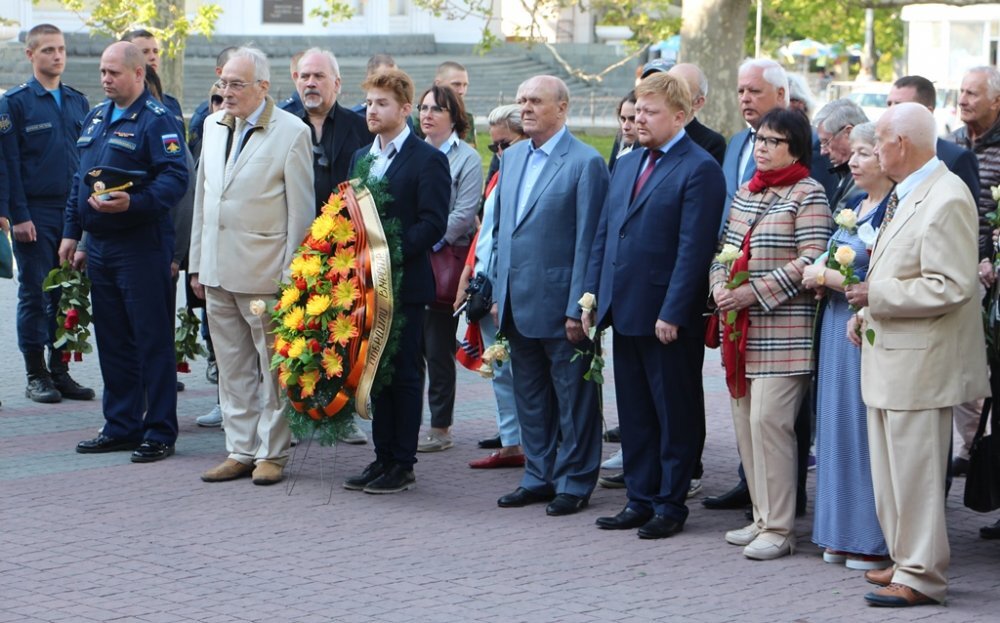 Возложение цветов к мемориалу в честь ветеранов и героев Великой Отечественной войны. Фото: ИА FederalCity. 