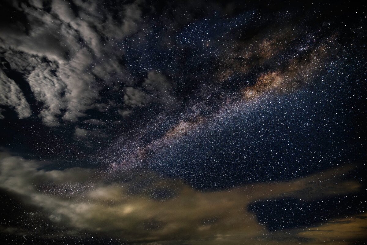 https://www.pexels.com/ru-ru/photo/galaxy-1229042/