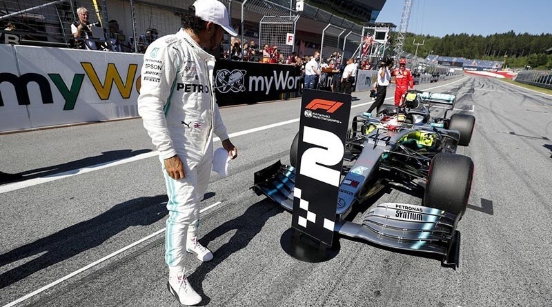 В квалификации австрийского Гран-при на трассе «Red Bull Ring» Льюис Хэмилтон поставил второе самое быстрое время, однако стартовать он будет пятым.