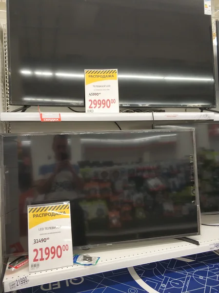 Телевизор Selecline LE-6566 UHD на картинке сверху.