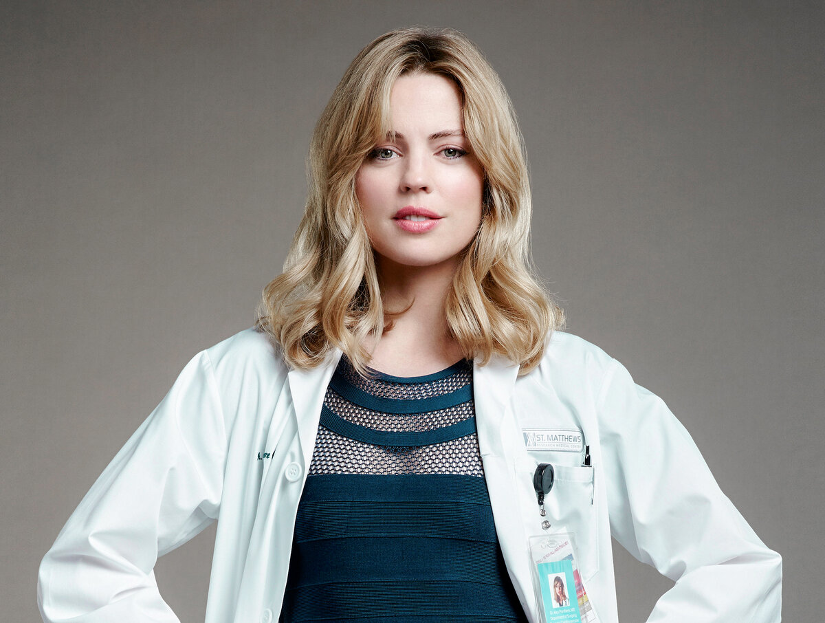 Мелисса Джордж в образе кардиолога Алекс Пэннтьер