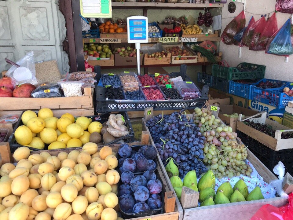 Собираетесь на отдых в Крым? Мы посмотрели для вас стоимость овощей, фруктов и ягод, чтобы вы могли  примерно  рассчитать необходимую для отдыха сумму.