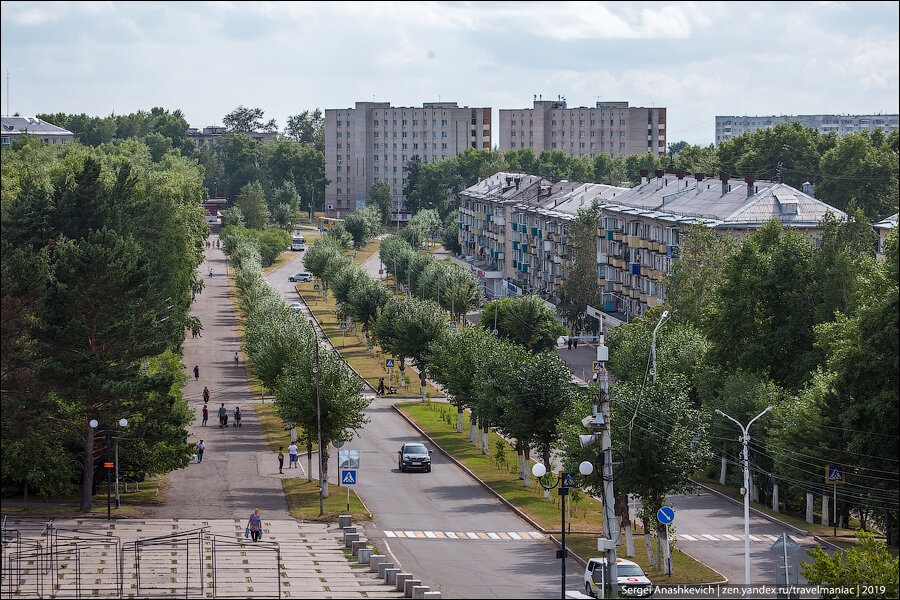 Время в амурске. Амурск Амурская область. Стелла города Амурска Хабаровского края. Комсомольская площадь Амурск. Амурск Хабаровский край панорама улиц.