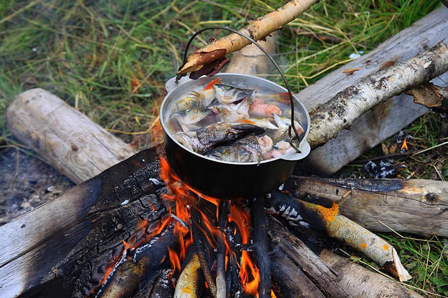 Рыбацкая кухня на природе