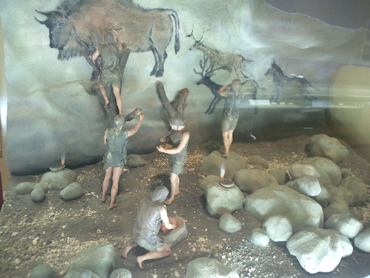 1. Aichi prefecture - Main exhibition hall - Diorama - Living of Homo sapiens