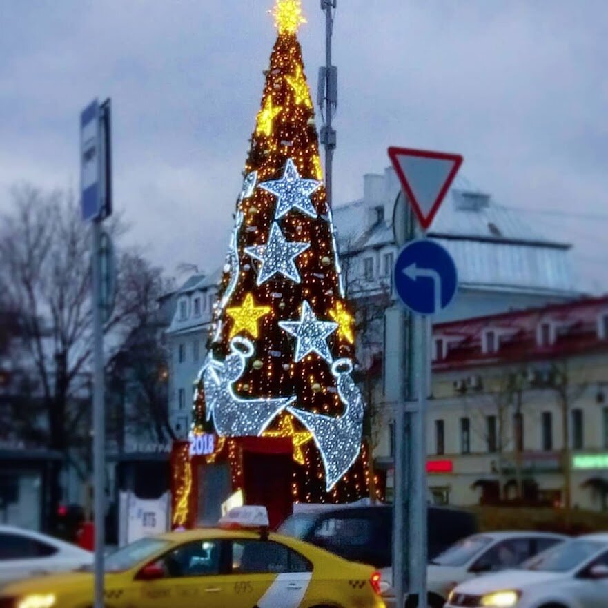 Интересный дизайн ёлки:)