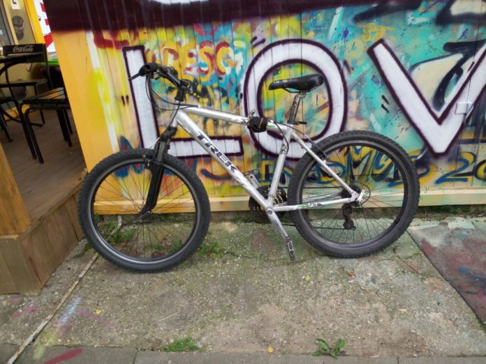 Может, знаете, чей?