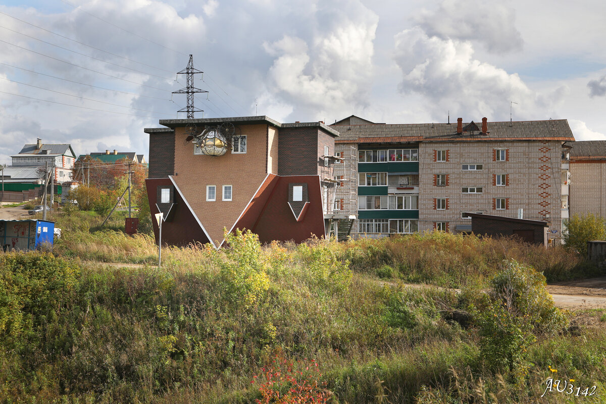 Дома кунгуре кунгурском районе. Дом перевертыш в Кунгуре. Дом перевертыш в Кунгуре фото. Кунгур немецкий дом.