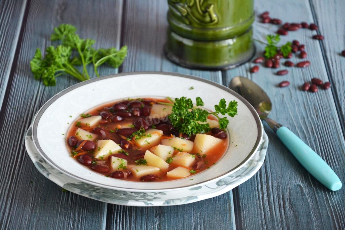 Суп с красной фасолью, курицей и овощами