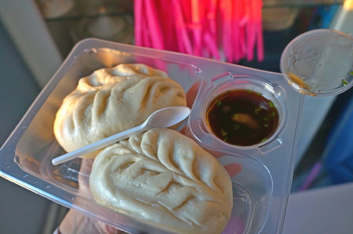 Корейские паровые пирожки с острым соусом — подойдут на завтрак, обед и ужин!