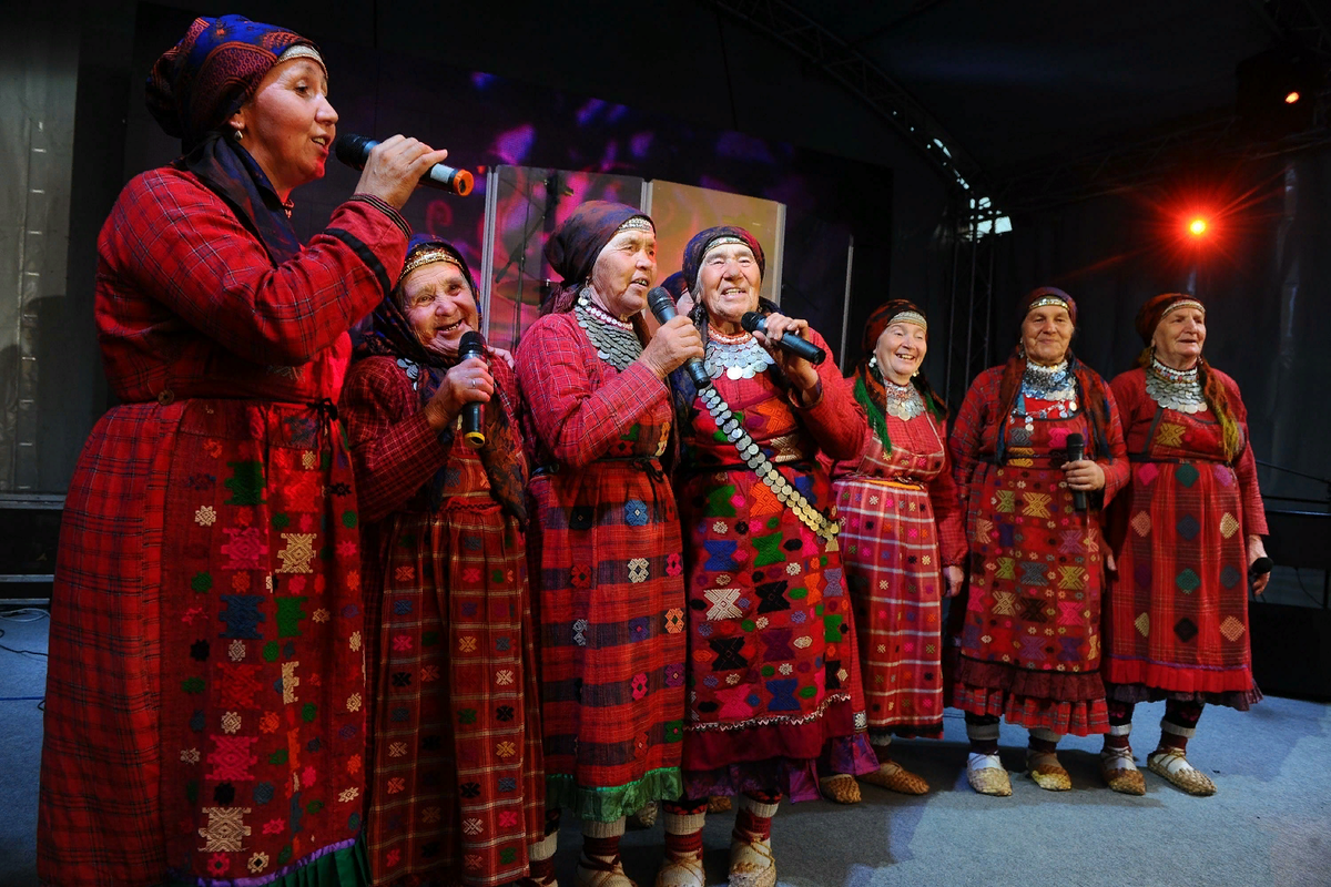 Откуда бурановские бабушки национальность. Ансамбль Бурановские бабушки. Удмуртский коллектив Бурановские бабушки. Бурановские бабушки Бураново Удмуртия. Группа Бурановские бабушки Евровидение.