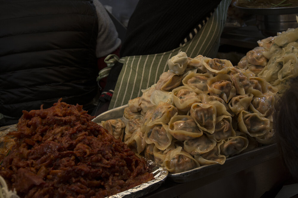 «Адский» рынок готовой еды в Корее: мне мерзко даже смотреть на это, а корейцы едят