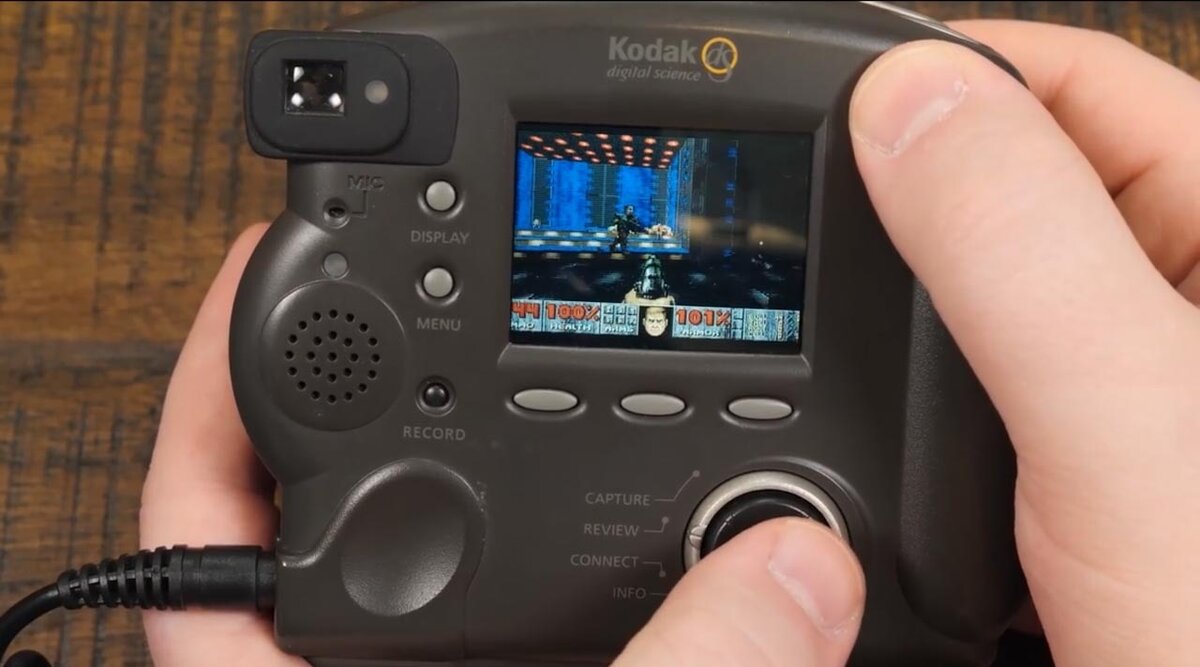 Kodak Digital Science DC260 ZOOM и DOOM на его экране