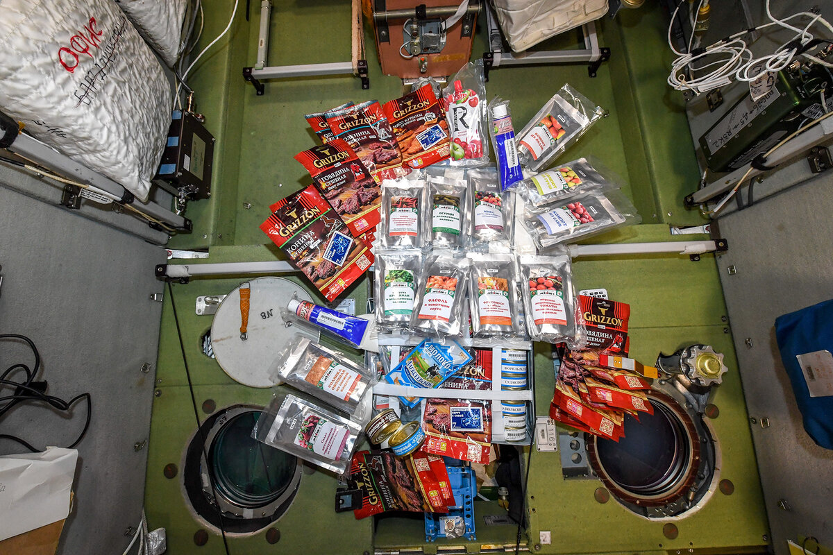 Еда для космонавтов МКС, которую привёз грузовик. Источник: https://www.roscosmos.ru/