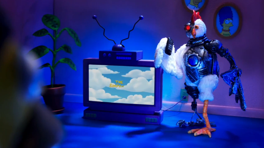 М/с Робоцып (Robot Chicken, телеканал Adult Swim) появлялся в Симпсонах несколько раз, один из которых – во время диванного прикола //Фрагмент сериала Симпсоны, s24e20