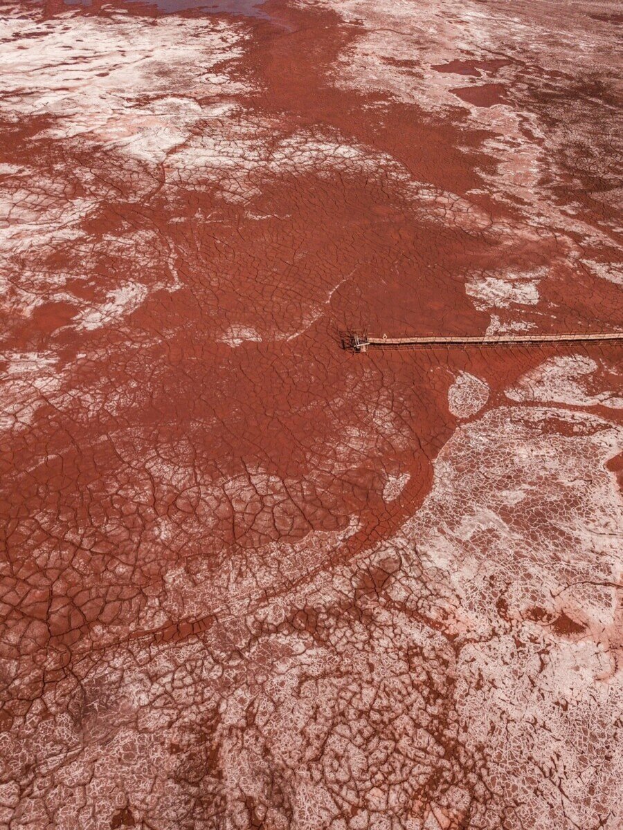 Шламоотвал алюминиевого завода города Каменск-Уральский в Свердловской области. Twitter/@13_pilot1