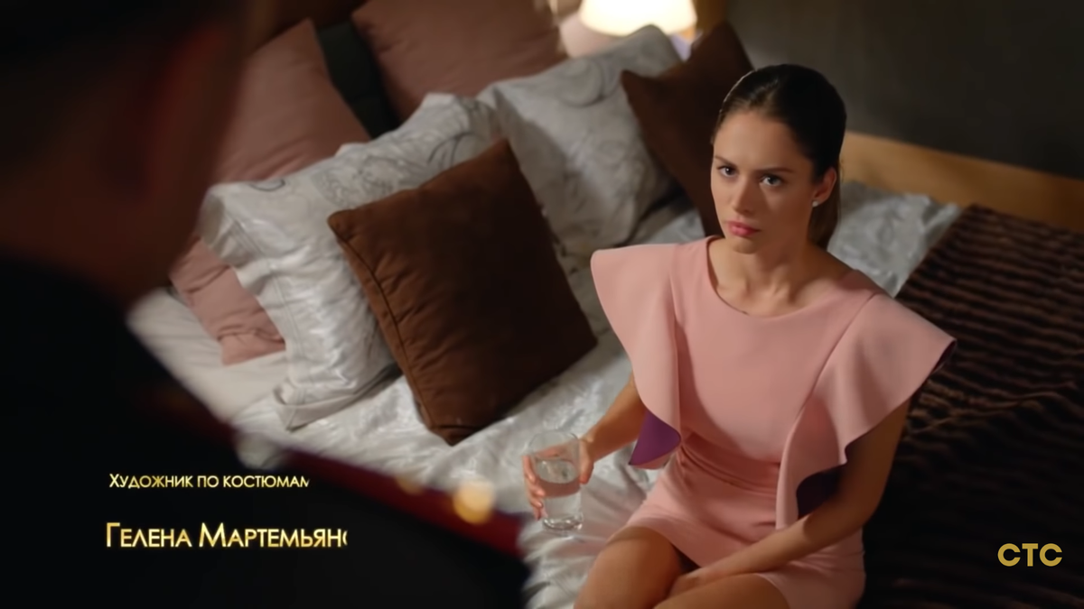 Кадр из 1 серии 1 сезона телесериала "Отель Элеон" на телеканале "СТС"
