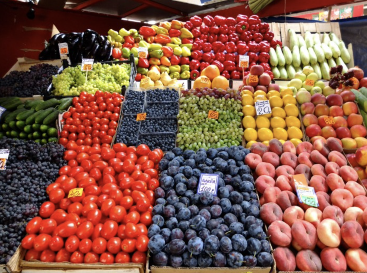 Рынок продуктовый дешево. Сенной рынок в Санкт-Петербурге. Овощной рынок на Сенной. Рынок на Сенной СПБ овощной. Фруктовый рынок.