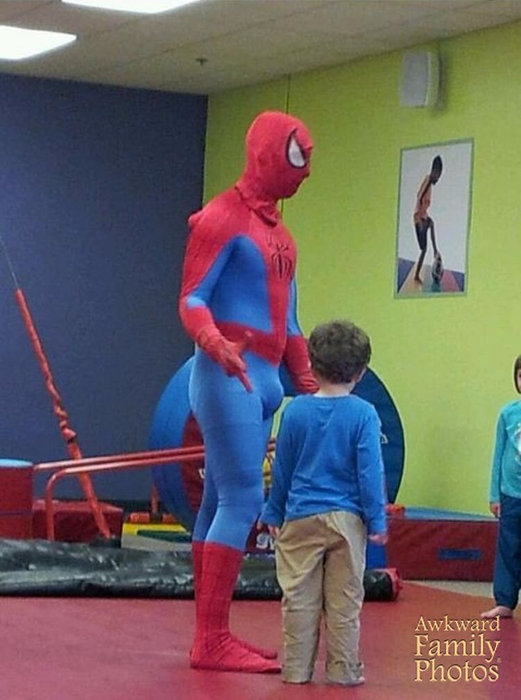 Источник: https://awkwardfamilyphotos.com/the-spider-man