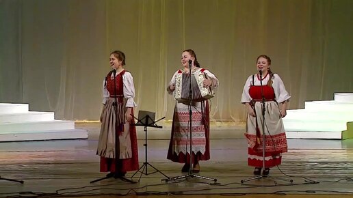 Цветень малинку пошла