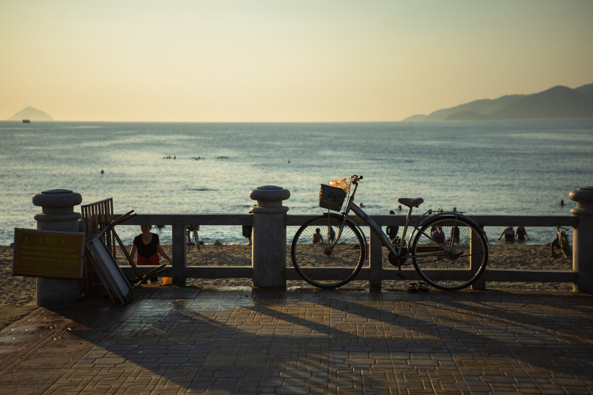 Рассвет на пляже в Нячанге