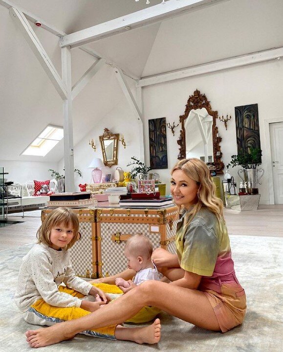 Яна Рудковская с детьми