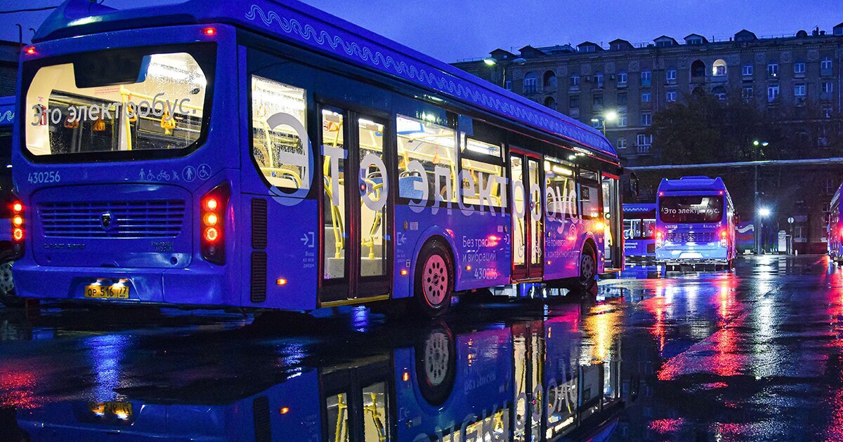 Видео московского транспорта. Ночной электробус в Москве. Н3 электробус ночной. Электробус н3 Москва. Электробус Москва ночью.