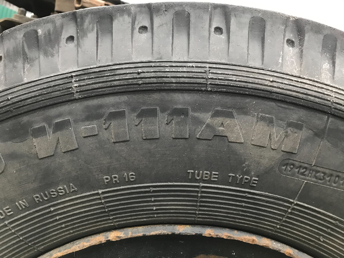 Камерная радиальная шина модель И-111АМ. Фото Тищенко Василий.