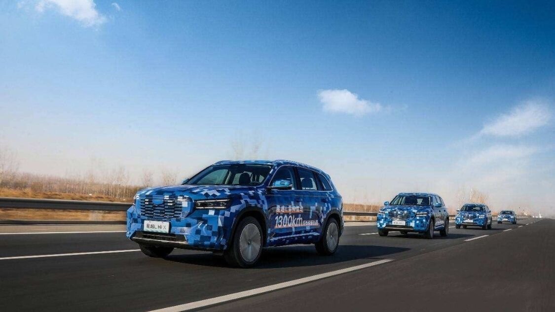 На фото: Гибридный кроссовер Geely XingYue L Thor Hi-X
