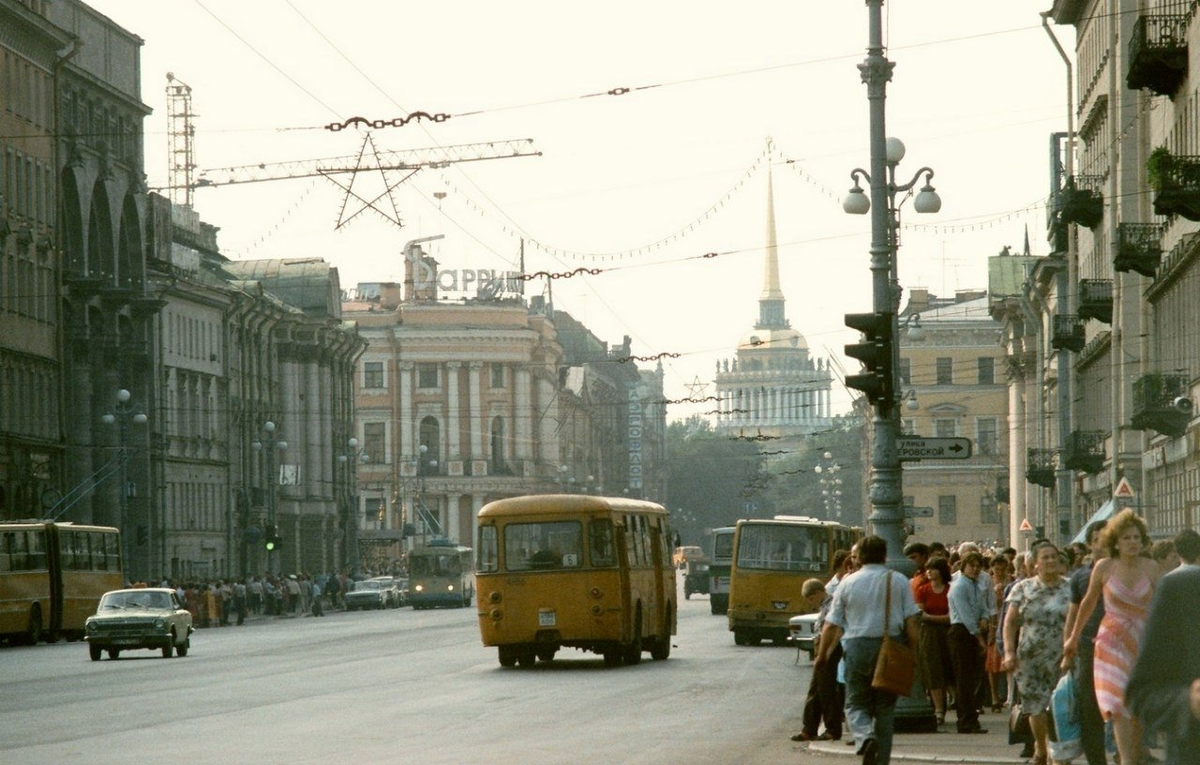 Город 80. В СССР проспект Невский 1970. Невский проспект 1980. Ленинград Невский проспект 1980-е годы. Невский проспект в 1970 году.