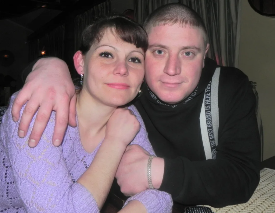 Семейная пара ищет пару для встреч. Семейные пары для встреч питер. Семейные пары ищут молодого человека. Семейная пара. Пары ищут третьего.