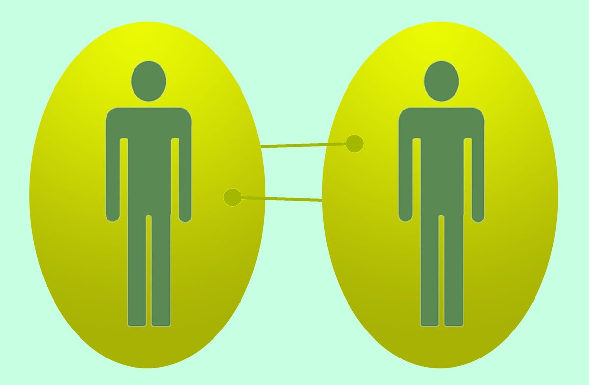 Люди оставляют свои частички в аурах других и засоряют свою ауру чужими частичками.